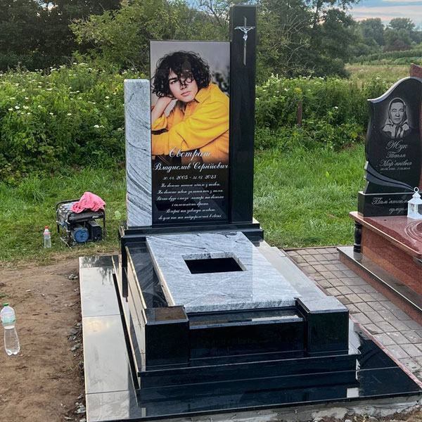 Європейські памʼятники з граніту одинарні Львів