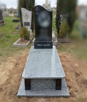 Надгробний пам'ятник з граніту