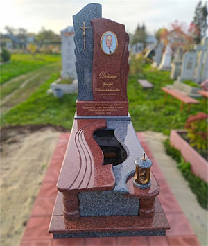 Надгробний памятник з квітником
