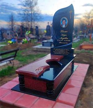 Пам'ятник на могилу гранітний з квітником