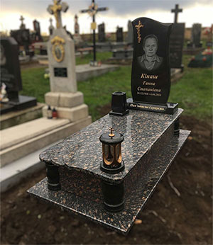 Пам'ятник на могилу з граніту