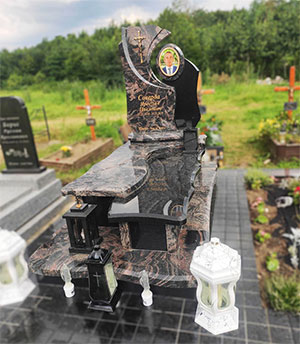 Надгробний пам'ятник з граніту одинарний