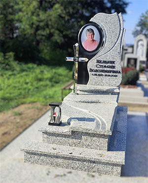 Пам'ятник з білого граніту одинарний