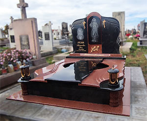 Пам'ятник з граніту для двох поховань