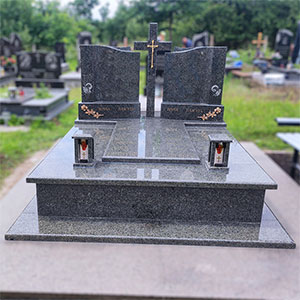 Пам'ятник гранітний для двох поховань