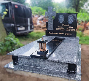 Пам'ятник батькам з граніту двійний