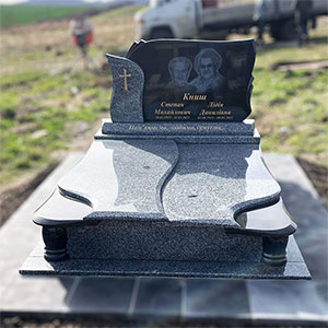 Надгробок з граніту подвійний львів