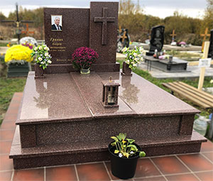 Памятник подвійний з коричного граніту