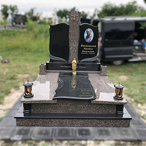 Памятник подвійний з коричного граніту
