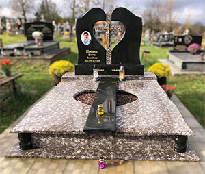 Пам'ятник з граніту для двох поховань