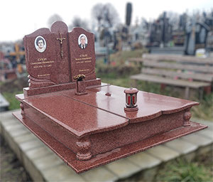 Пам'ятник подвійний з червоного граніту