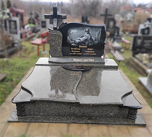 Пам'ятник на могилу подвійний з хрестом
