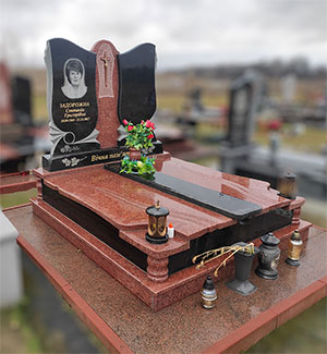 Пам'ятник подвійний з червоного граніту
