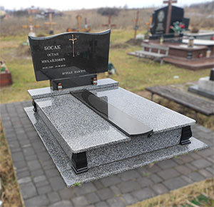 Пам'ятник подвійний з сірого граніту