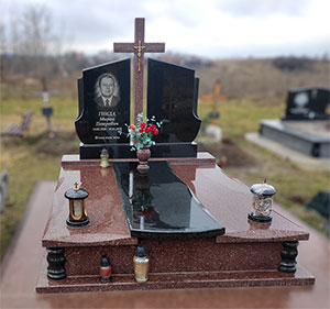 Пам'ятник подвійний з хрестом