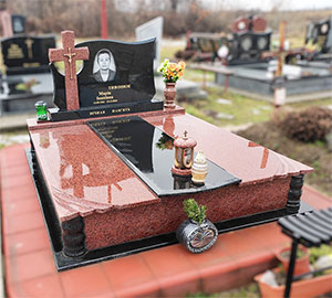 Пам'ятник з граніту подвійний з хрестом