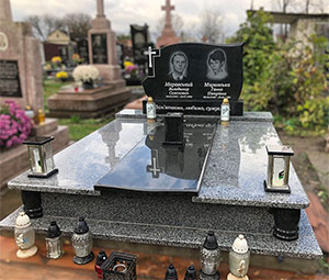Подвійний надгробний памятник з сірого граніту