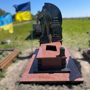 Пам'ятник з граніту військовому ЗСУ