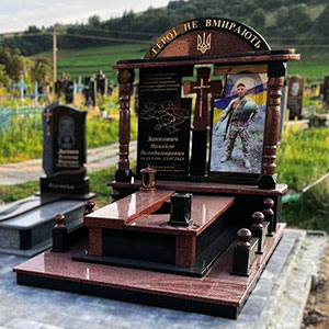 Пам'ятник з граніту воїну ЗСУ