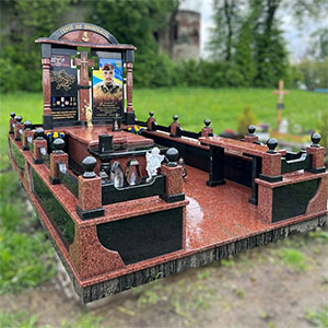 Пам'ятник з граніту солдату ЗСУ