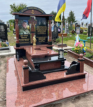 Пам'ятник з граніту солдату ЗСУ