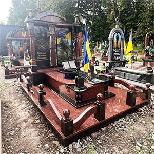 Пам'ятник з граніту солдату ЗСУ
