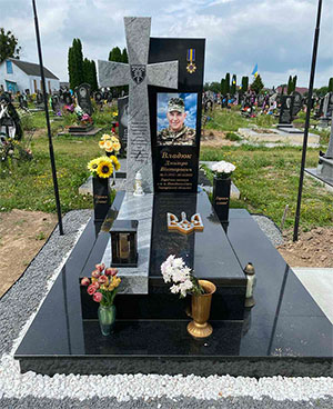 Пам'ятник військовому солдату ЗСУ