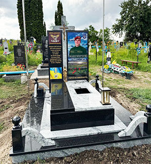 Пам'ятник гранітний солдату ЗСУ
