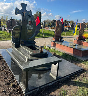 Пам'ятник гранітний солдату ЗСУ