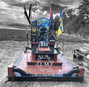Пам'ятник з граніту воїну ЗСУ ціна у Львові