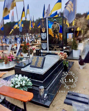 Пам'ятник гранітний солдату ЗСУ у Львові