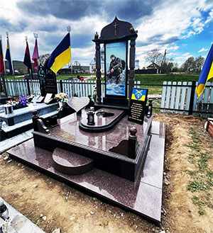Пам'ятник військовий солдату ЗСУ у Львові