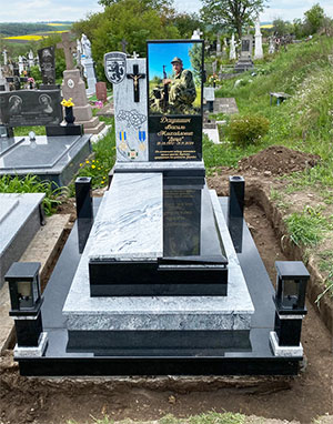Пам'ятник військовий солдату ЗСУ у Львові