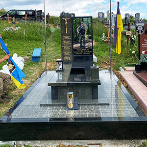 Пам'ятник військовому ЗСУ у Львові