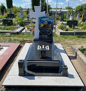 Пам'ятник солдату з хрестом виготовлення у львові 