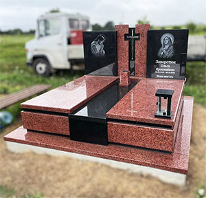 Пам'ятник європейський з червоного граніту
