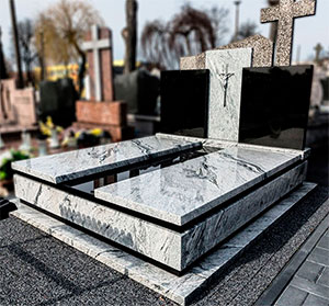 Пам'ятник європейський з сірого граніту