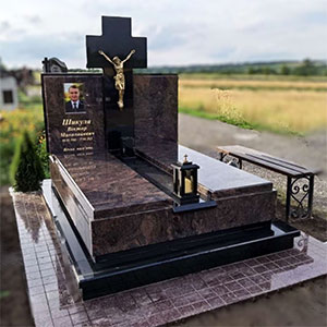 Пам'ятник європейський з хремтом