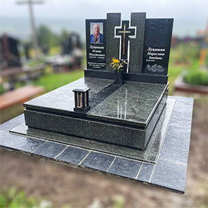 Пам'ятник європейський з зеленого граніту