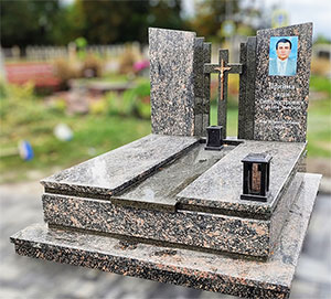 Пам'ятник європейський для двох поховань