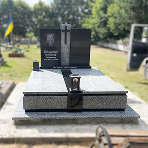 Пам'ятник європейський для двох поховань