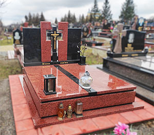 Пам'ятник подвійний з червоного граніту