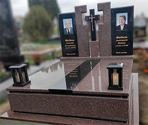 Пам'ятник європейський подвійний з хрестом
