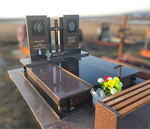 Європейський пам'ятник з хрестом