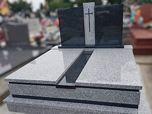 Європейський подвійний пам'ятник з граніту