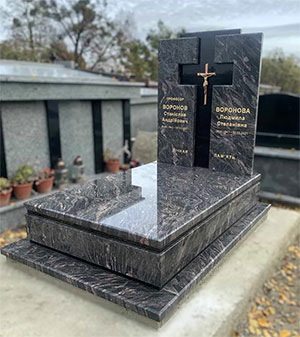 Пам'ятник європейський для двох поховань