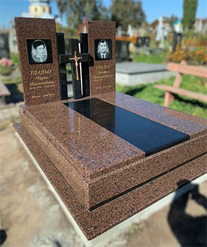 Пам'ятник європейський з хрестом