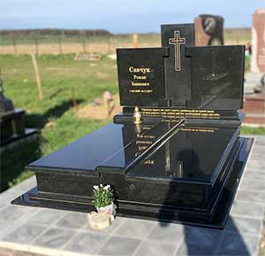 Подвійний європейський пам'ятник з чорного граніту