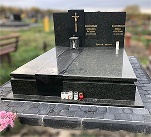 Подвійний європейський пам'ятник з граніту