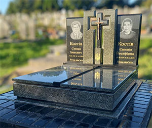 Подвійний європейський пам'ятник з хрестом